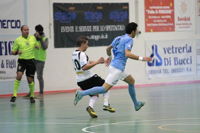 火爆冲突令沪辽对决成战场 杨鸣遭挑衅撞飞卢卡斯 - 中国日报网....